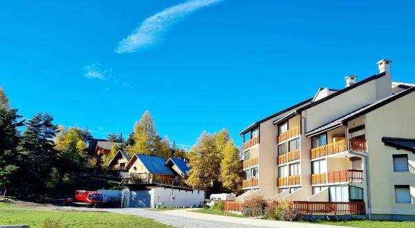Residence les Fontettes, La Joue du Loup, Book  Hoteller i Rhône-Alps med parkering, Parkering