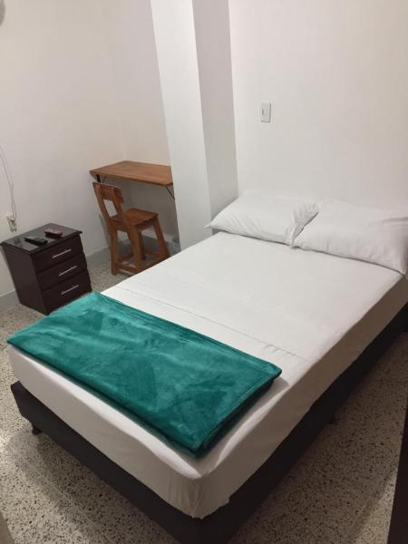 Roomies House By Rincon, Book  Medellín Antioquia