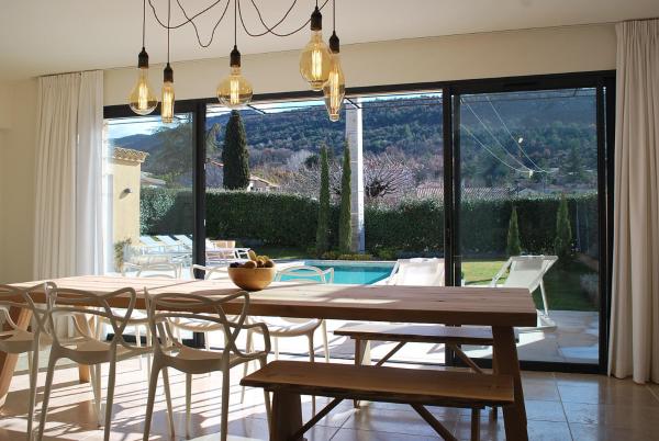 Villa Marièle, Book  Hoteller i Mont Ventoux med pool, Swimmingpool
