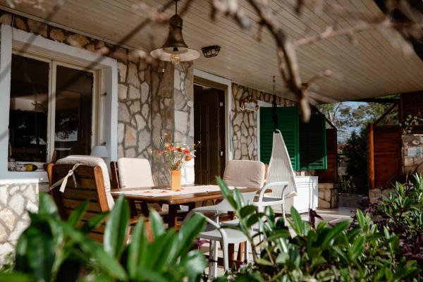 Villa Zdena, Book  Rogač Solta Island