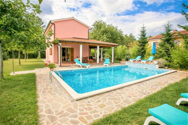 Pleasant Villa Valmonida with Pool, Sauna, Gym and BBQ, Book  Zminj Central Istria