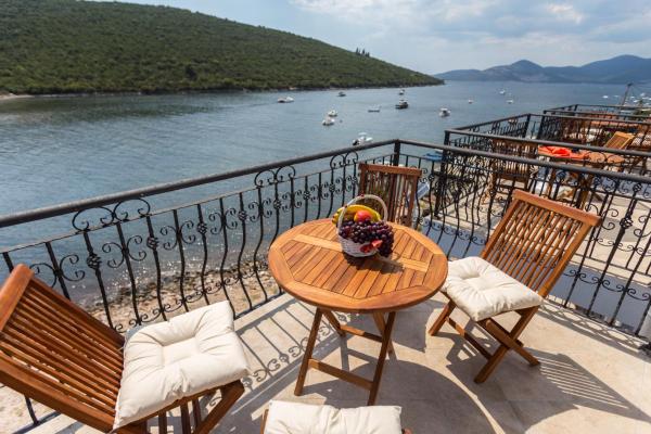 Villa SAN Apartments, Book Lejlighed Hoteller i Tivat med parkering, Parkering