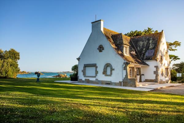 Villa charmante à Roscoff avec vue sur la mer, Book   