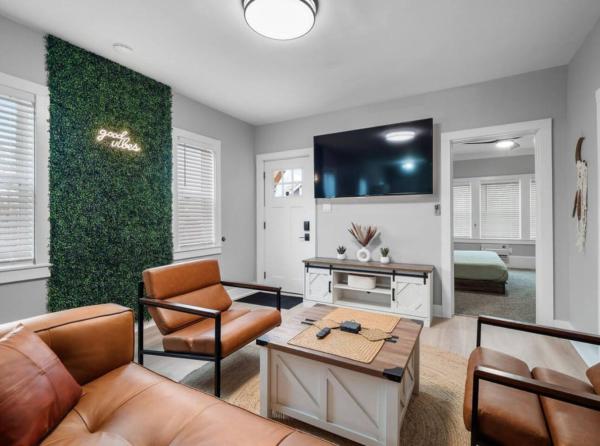 Amazing Boho Oasis Apartment in Ohio City, Book  Ohio City Ohio