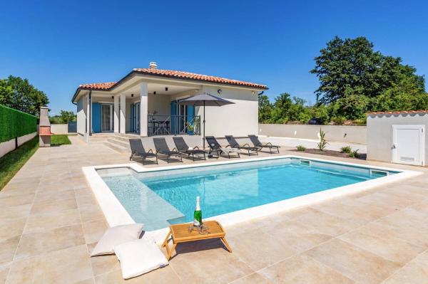 Villa Azurno by Villa Plus, Book  Jursici Central Istria