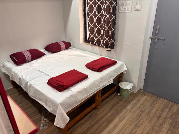 MR Lodge, Book  Nanded New Delhi