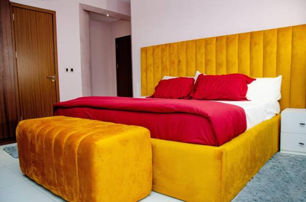 EXCLUSIVE ANSO Homes GRA Ikeja 1 bed room, Book  Lagos State hoteller med parkering, Parkering