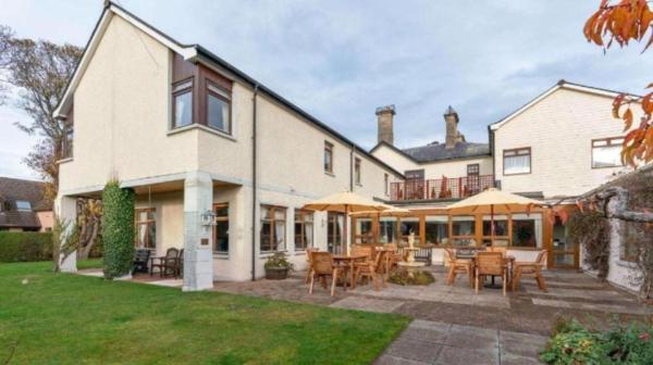 Westend Hotel & Bar, Book  Scotland hoteller med parkering, Parkering