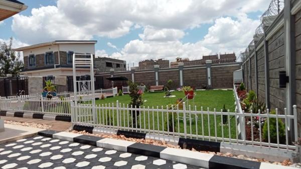 3 Bedroom Own Compound Luxury Furnished Villa, Book  Nairobi hoteller med pool, Swimmingpool