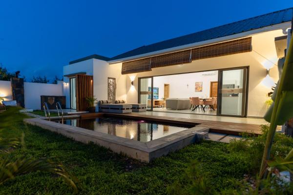 Arama Villa by Swarga Mauritius, Book  Mauritius North Coast hoteller med pool, Swimmingpool