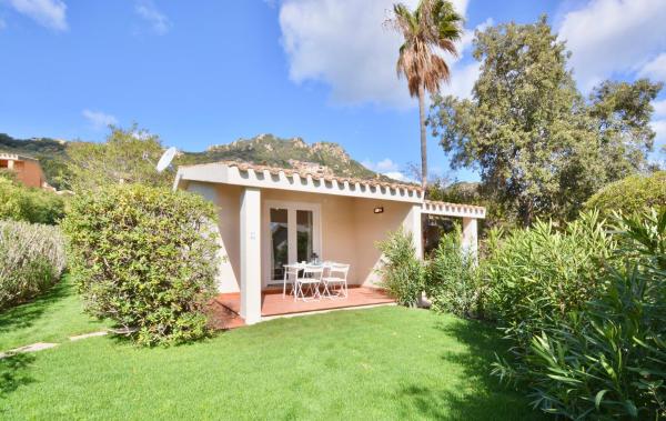ISA - Residence in Costa Rei just 450 meters from the beach, apartments with air conditioning and outdoor private area, Book Lejlighed Hoteller i Costa Rei med parkering, Parkering
