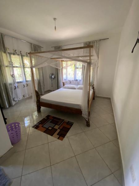 Double Room at Villa Soleil, Book  Hoteller i Coast Region med parkering, Parkering
