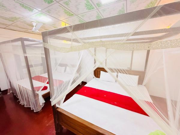 Tharurashmi Sea Pond Villa & Hostel, Hiriketiya, Book  Matara hoteller med parkering, Parkering