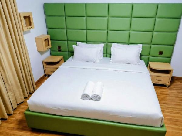 Artist City Center Hotel, Book  Tirana 