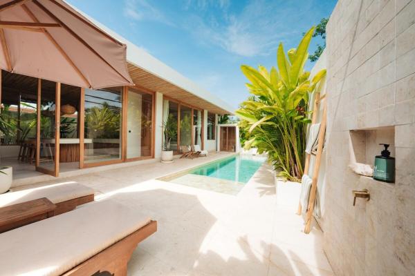 Villa Lexi Bingin - Luxury Two-Bedroom Villa with Pool and Sauna, Book  Bingin Beach hoteller med pool, Swimmingpool