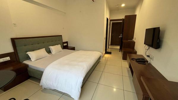 Silver Spring Guest House - Phase 2, Book  Indore 