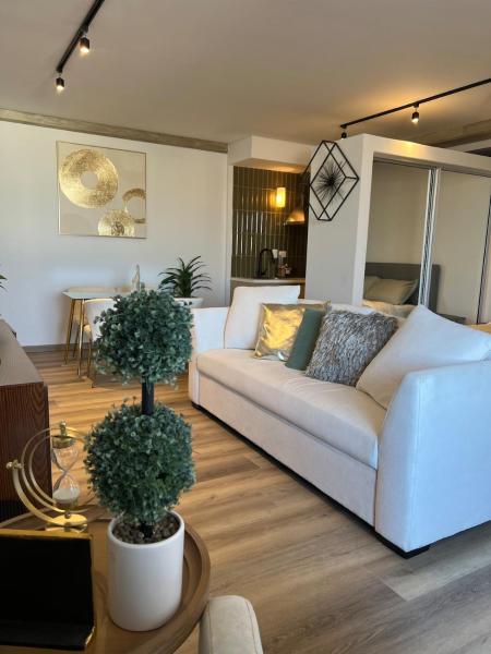 Fully equipped loft in Downtown Tijuana, Book  Baja California hoteller med parkering, Parkering