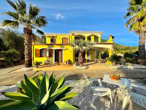 Happy Houses With Garden, Book  Cardedu Ogliastra