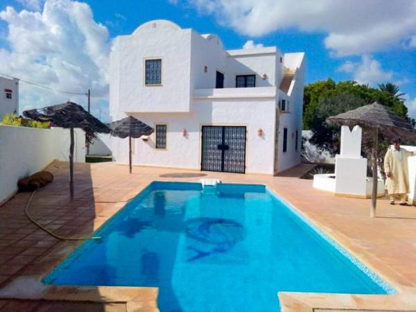 Villa avec piscine à Djerba, Zone touristique, Book  Djerba hoteller med parkering, Parkering