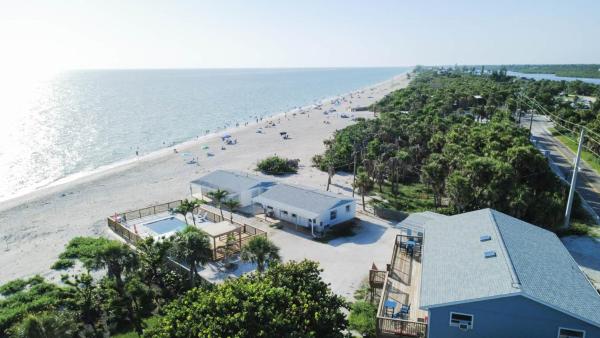 Seafarer Beach Resort - Ocean View with a Pool on the Beach, Book  Englewood Florida