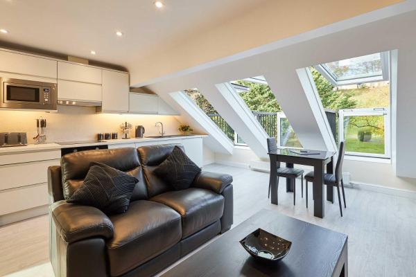 Host & Stay - Ross's View, Book  Whitby 