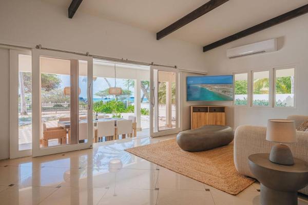 BrandNEw Oceanfront Villa Private HotTub and Pool, Book  Palm-Eagle Beach Aruba