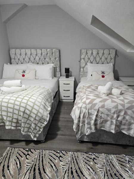 Heathrow roomzzzz BnB, Book  Hayes Hillingdon