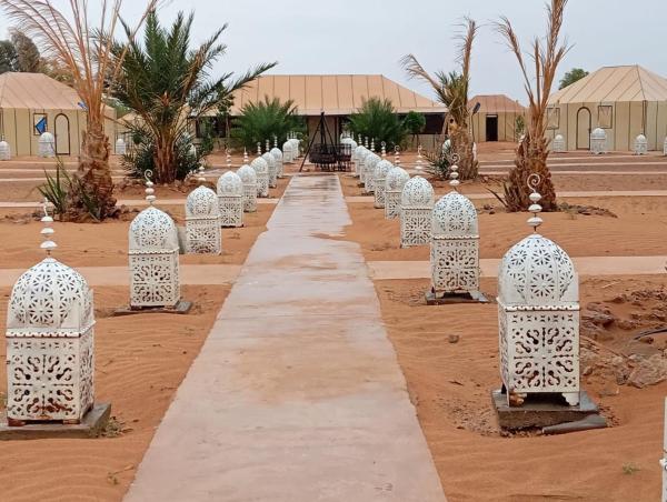 Amandesertcamp, Book  Merzouga. 