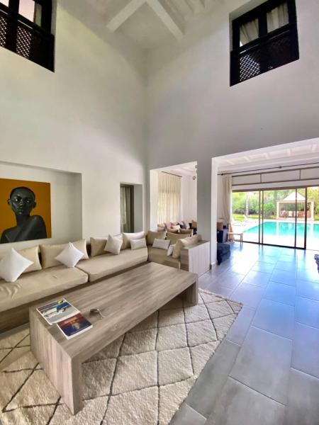Luxueuse villa avec piscine et magnifique jardin, Book  Marrakech-Tensift-Haouz hoteller med pool, Swimmingpool