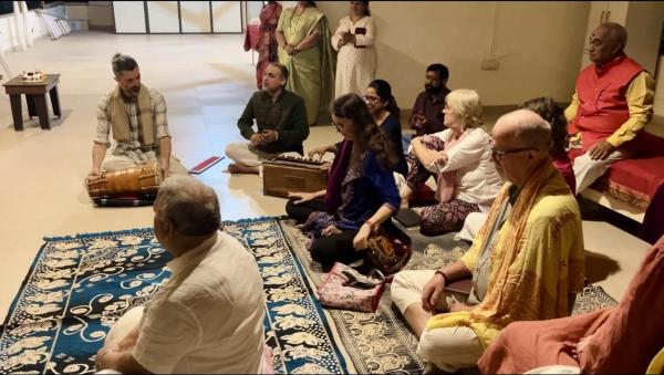 Gurukrupa Retreat Center, Ganeshpuri, Book  Umberpāda New Delhi