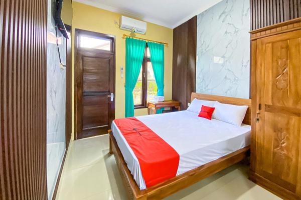 RedDoorz Syariah Permata Inn near Alun-Alun Cilacap, Book  Cilacap Central Java