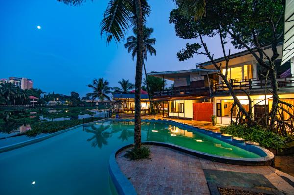 Mia Riaan Lake View Resort, Book  Ernakulam 