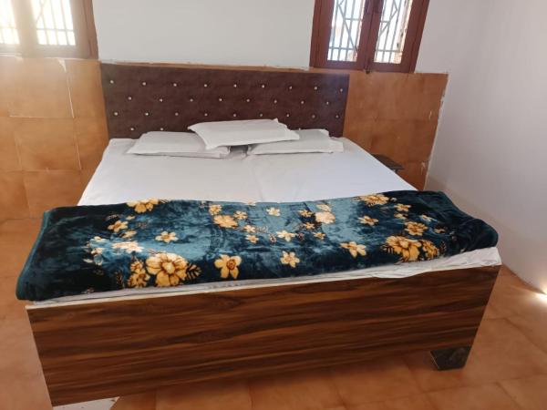 Astha Resturent pragti bhavan, Book  Bareilly Uttar Pradesh