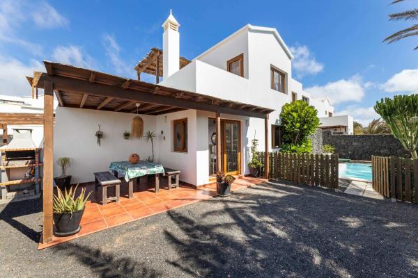Villa Calma Pool Oasis & Volcano Views Bayside, Book  Teguise 