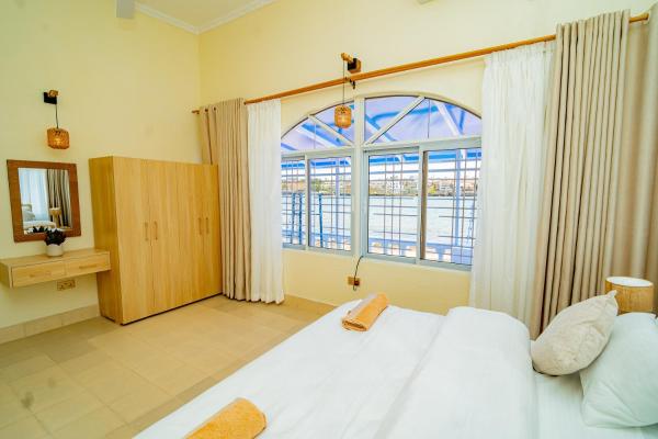 Talab Holidays, Book  Coast Region hoteller med parkering, Parkering