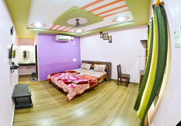 New Aarya HomeStay, Book Hotel Malvan New Delhi