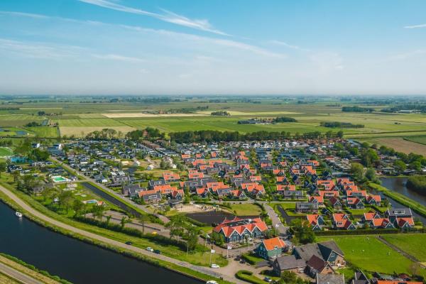 Tiny houses De Beemster, Book  Zuid-Holland hoteller med pool, Swimmingpool