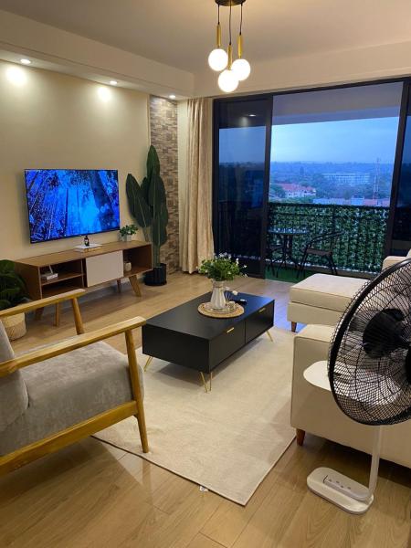 urban loft retreat apartment with fully equipped gym ,heated swimming pool, private parking and relaxing rooftop with breath taking views, Book  Nairobi hoteller med pool, Swimmingpool