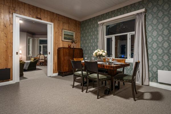 Kostersitz Villa, Book  Hoteller i Troms og Finnmark med parkering, Parkering