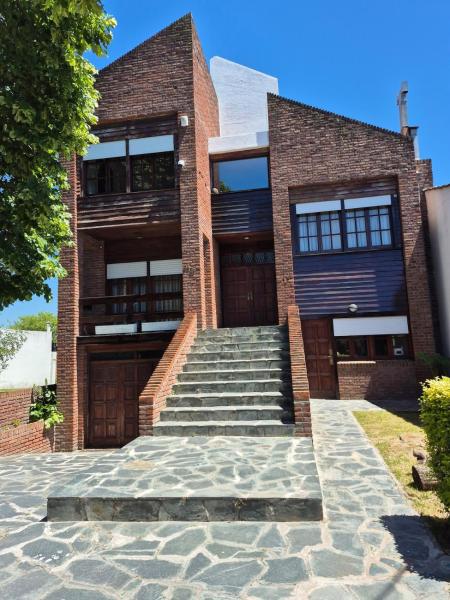 Casa con parque, 4 habitaciones, zona Villa Victoria Ocampo, Book  Mar del Plata 