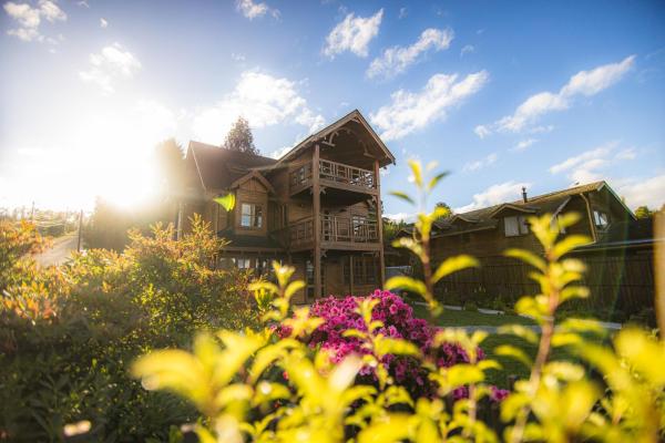 Casa Ecke-Frutillar bajo a una cuadra de la playa, Book  Los Lagos hoteller med parkering, Parkering