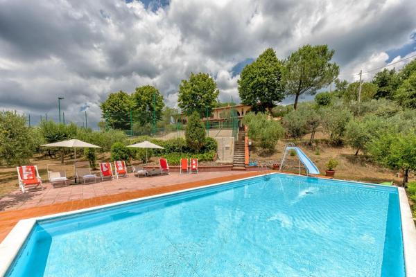 Home in Tuscany with private Pool & Tennis, Book  Valdarno hoteller med pool, Swimmingpool