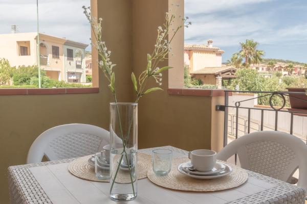 Stylish Residence Le Fontane 2 BedrApt T5 sleeps 5, Book  Hoteller i Costa Rei med pool, Swimmingpool