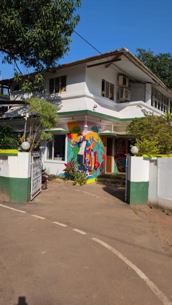 Jungle Hostel by Mango Tree, Book  Vagator 