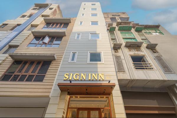 Hotel sign inn Few Steps From Golden Temple, Book  Punjab hoteller med parkering, Parkering