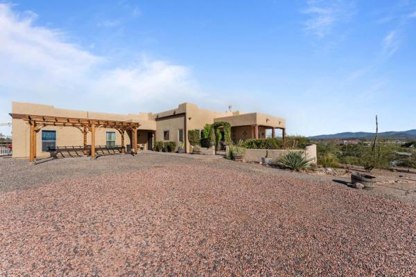 Star Ranch Lodging, Book  Wickenburg Arizona