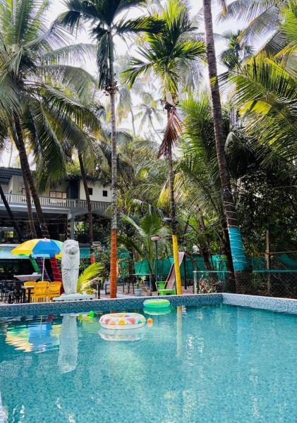 Green Waves - Budget Stay & Group Accommodation, Book  Hoteller i New Delhi med pool, Swimmingpool