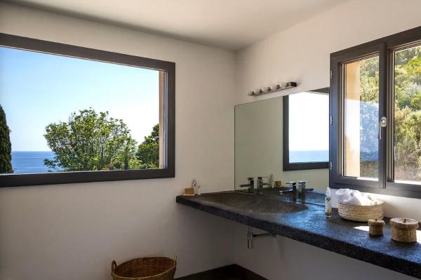 Villa 10 personnes avec piscine vue mer, Book  Hoteller i Korsika med pool, Swimmingpool