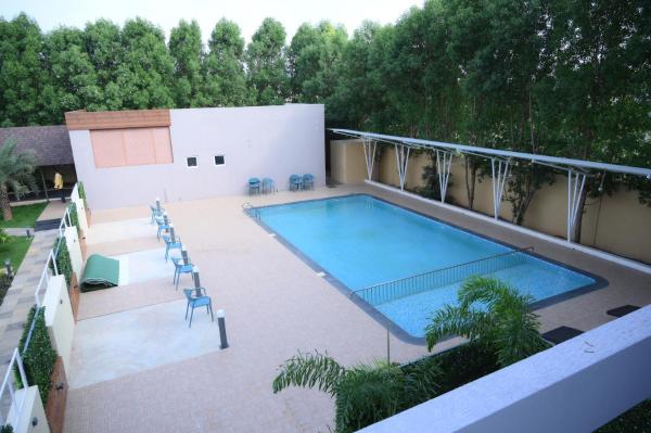 Shettar\s Kusum Resort, Book  Badami hoteller med pool, Swimmingpool