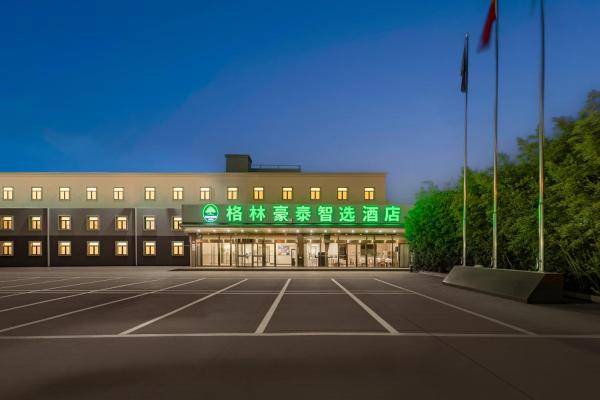 GreenTree Inn Select Beijing New International Exhibition Center Capital International Airport Hotel&格林豪泰智选酒店北京新国展首都国际机场店, Book  Hoteller i Beijing Province med parkering, Parkering